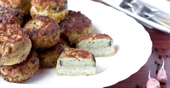 Котлеты из свинины с баклажанами