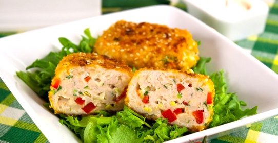 Котлеты с куриным филе, сыром и болгарским перцем