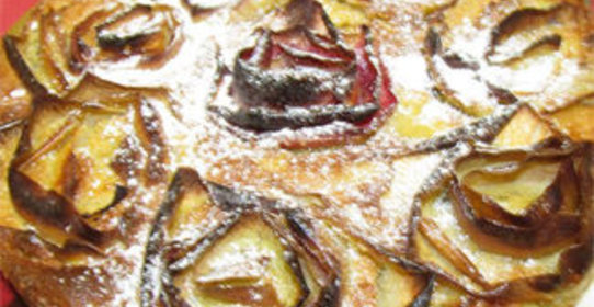 Шарлотка с яблочными розами