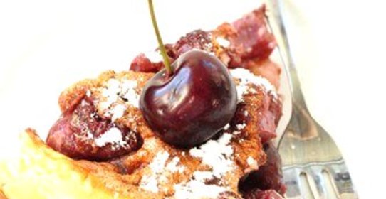 Пирог с вишней и миндалем