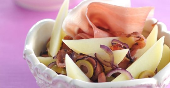 Картофельный салат с копченостями