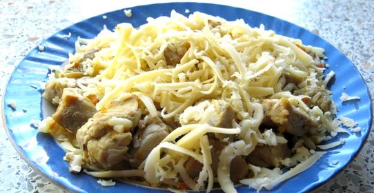 Рис пропаренный с мясом и сыром