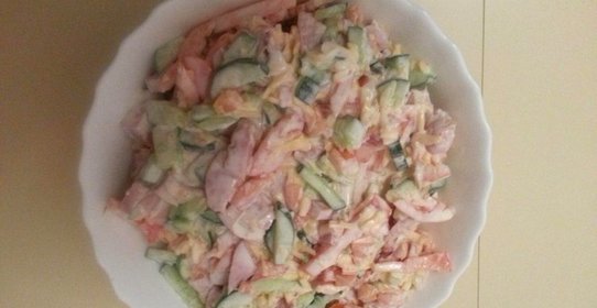 Салат Подарок с копченой курицей