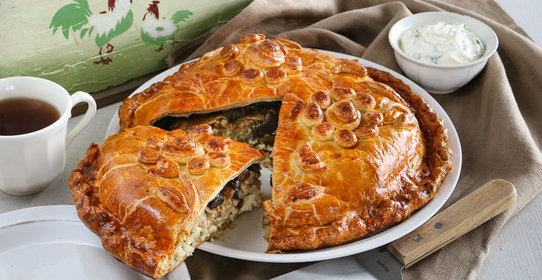 Свадебный Русский пирог Курникиз слоено-дрожжевого теста с тремя начинками