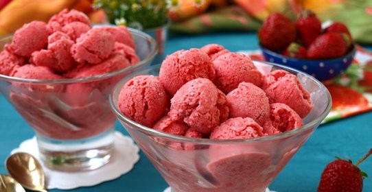 Клубничное мороженое