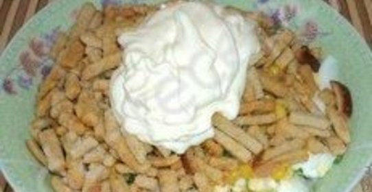 Салат с кириешками