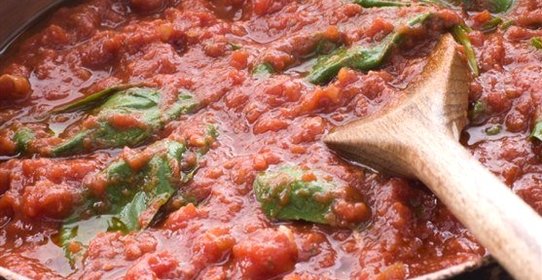 Соус из запеченных помидоров и базилика