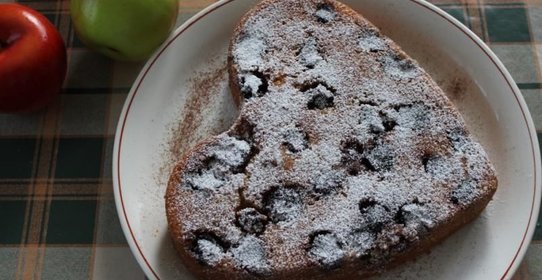 Пирог йогуртовый с ягодами