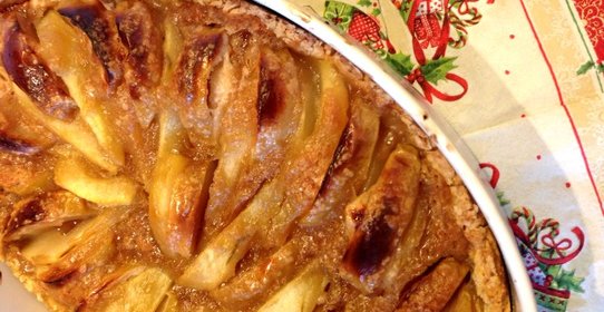 Пирог с оливковым маслом, яблоками и грушами