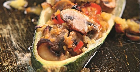 Кабачок, фаршированный пшеном с грибами