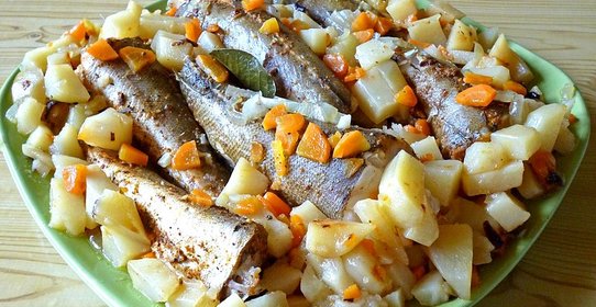 Рыба на картофеле в мультиварке