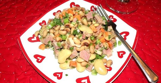 Салат с бобами и ветчиной