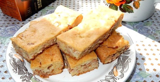 Заливной пирог с сыром и колбасой