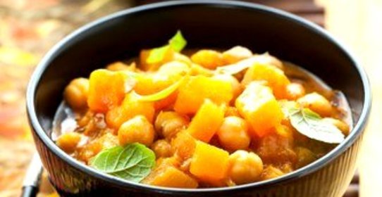 Тыквенный карри с нутом и цукини