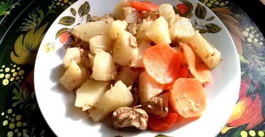 Тушеное мясо с картошкой в мультиварке