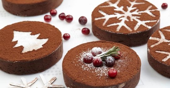 Шоколадные тарты с малиной