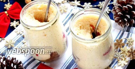 Новогодний пудинг с ирисками и малиной