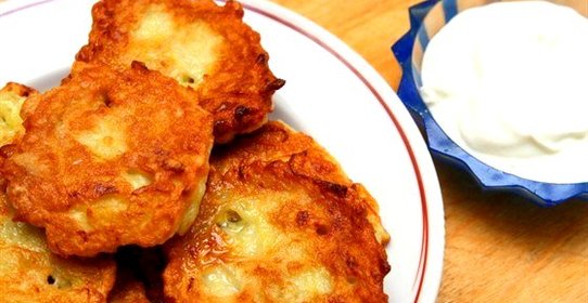 Картофельные котлеты с грибным соусом