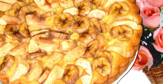 Пирог с яблоками и бананом