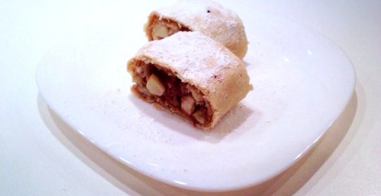 Штрудель с яблоками и изюмом