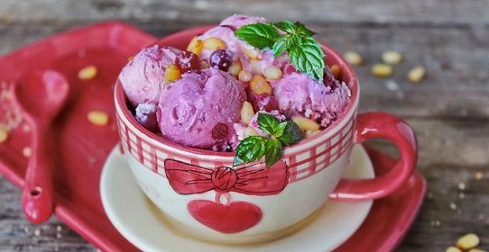 Домашнее мороженое из свеклы с клюквой, апельсином и кленовым сиропом