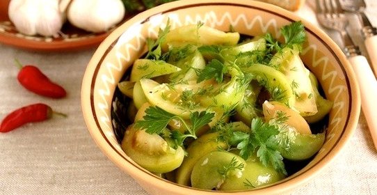 Салат из зелёных помидоров