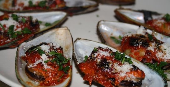 Мидии запеченные в томатном соусе