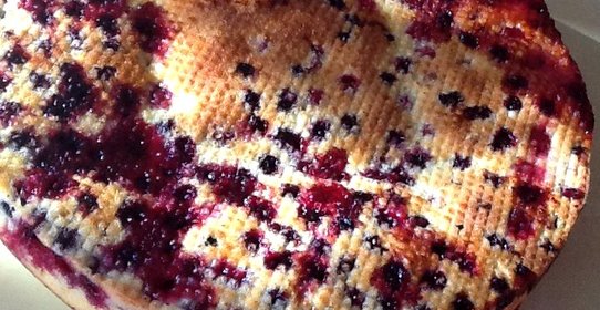 Ягодный пирог из кислого молока