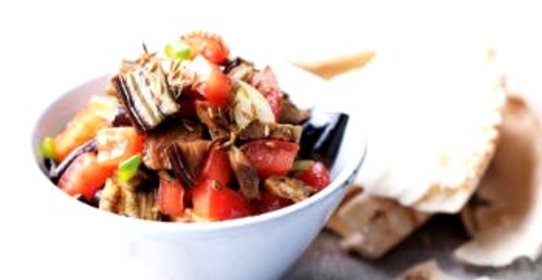 Салат с баклажанами и курицей