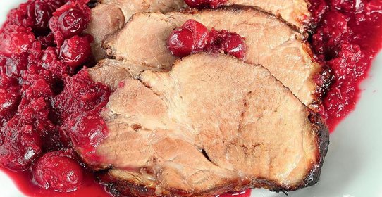 Свинина с клюквенным соусом