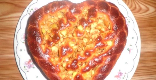 Пирог с яблоками Сердце