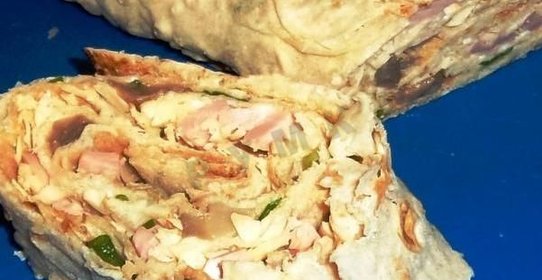 Рулет из лаваша с колбасой и сыром