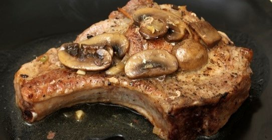 Свинина с грибами, запеченная в духовке