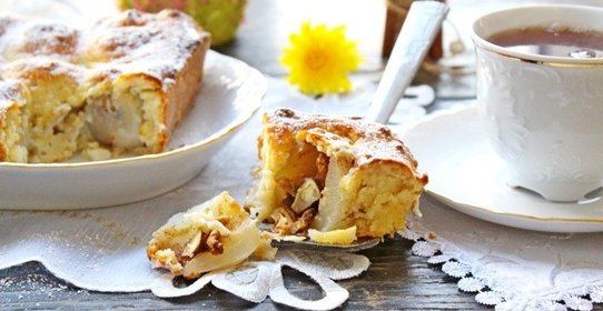 Творожный пирог с грушами и орехами