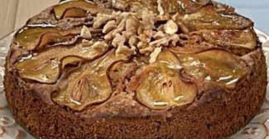 Грушевый пирог с грецкими орехами