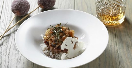 Тартар из утки с рисом и салатом из сельдерея