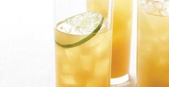 Коктейль с ананасом и ромом