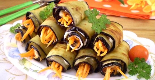 Рулетики из баклажанов с морковкой и чесноком
