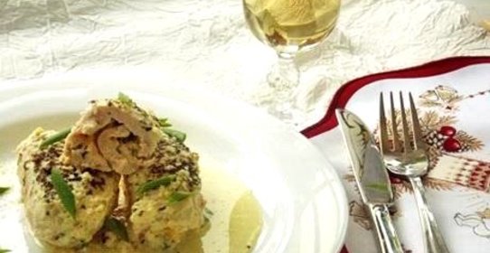 Куриные рулетики с сыром в сливках