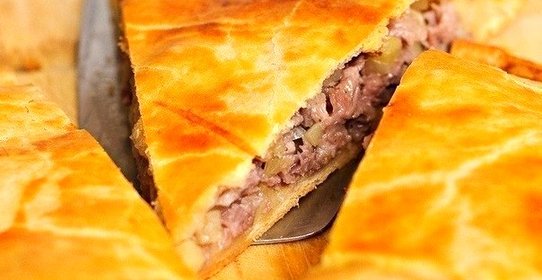 Мясной пирог в сметанном тесте