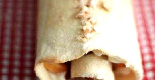 Бисквитный рулет с сыром