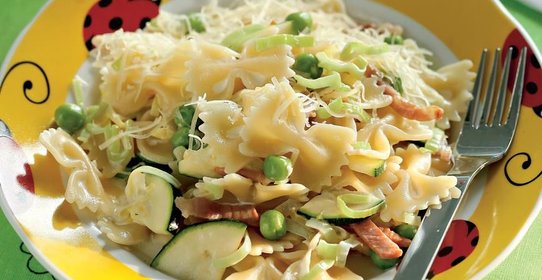 Бантики с ветчиной и горошком