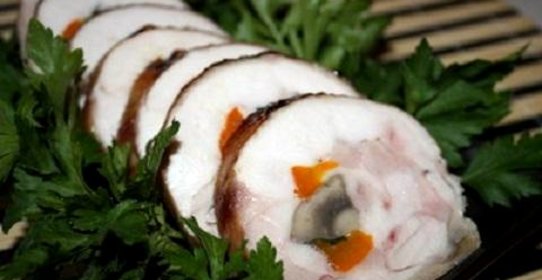 Куриный рулет с грибами и перцем