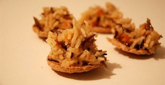 Куриный рулет с начинкой из риса и нута