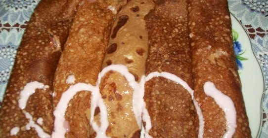 Блинчики с ягодным соусом