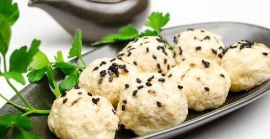 Куриные биточки на пару