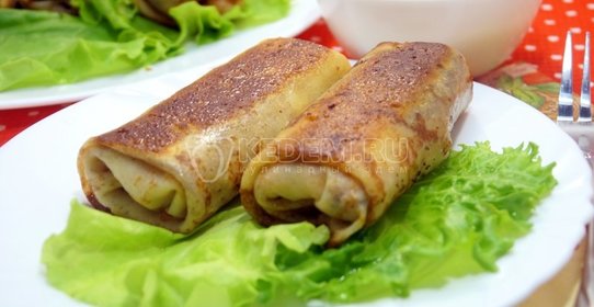 Фаршированные блины с колбасой и грибами