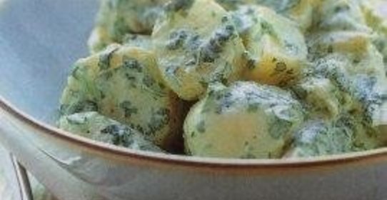 Картофельный салат с манго и курицей