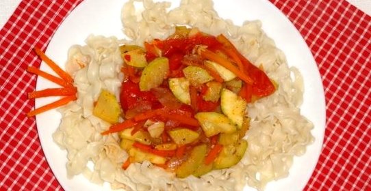 Овощная паста с кабачком