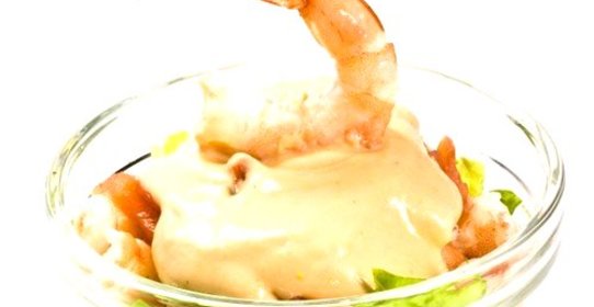 Салат с анчоусной заправкой и креветками